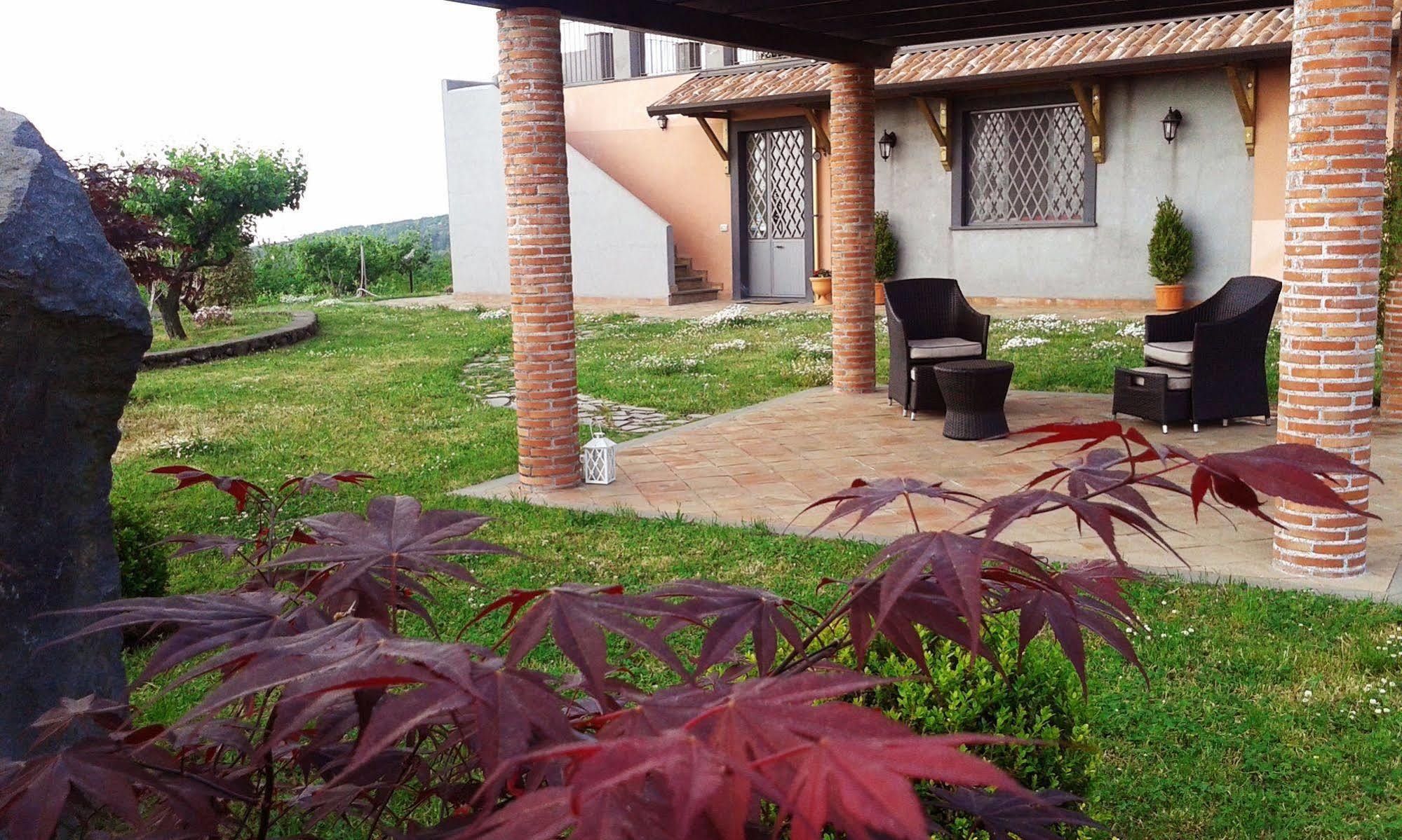 Nake Residenza Artistica Vila SantʼAlfio Exterior foto